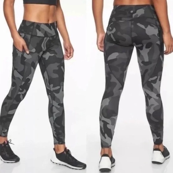 Athleta Pants - Athleta Ultimate Stash Pocket Camo 7/8 Size Small